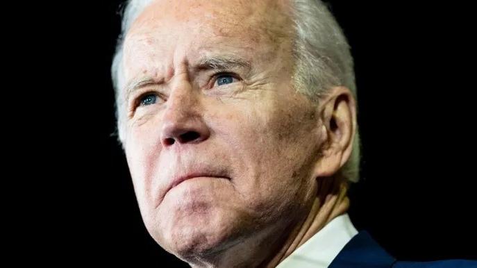 Biden bajo ataque: ¡auto se estrella contra el cortejo presidencial!