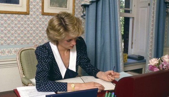 Increíble giro: juez ordena a la BBC mostrar los correos electrónicos sobre Lady Diana!